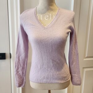 Lord & Taylor 100% Cashmere Lightweight V-Neck Lilac Sweater | Soft Luxury